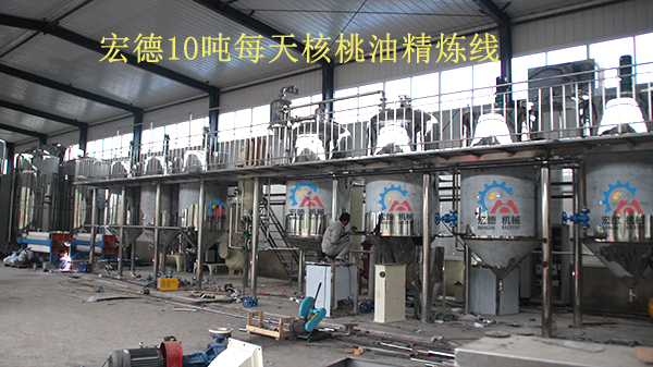 <a href=http://ynminiapp.cn/chanpin target=_blank class=infotextkey>精煉設(shè)備</a>安裝現(xiàn)場